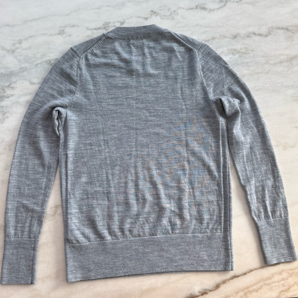 GAP 100% Merino Wool Crewneck Sweater Minimalist Soft Knit Women Size S - Picture 7 of 8